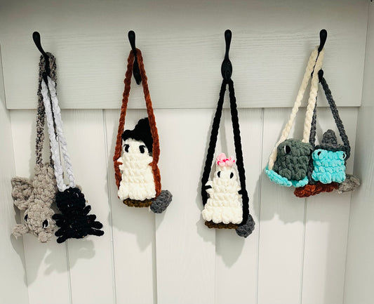 Halloween Hanging Friends